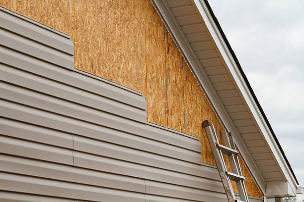 Professional Fiber Cement Siding technician working in Covington, IN